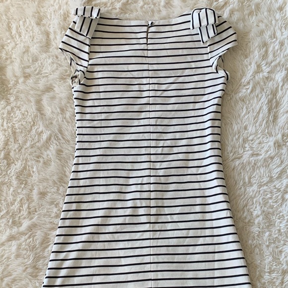 Black and white T-shirt dress - Picture 4 of 7